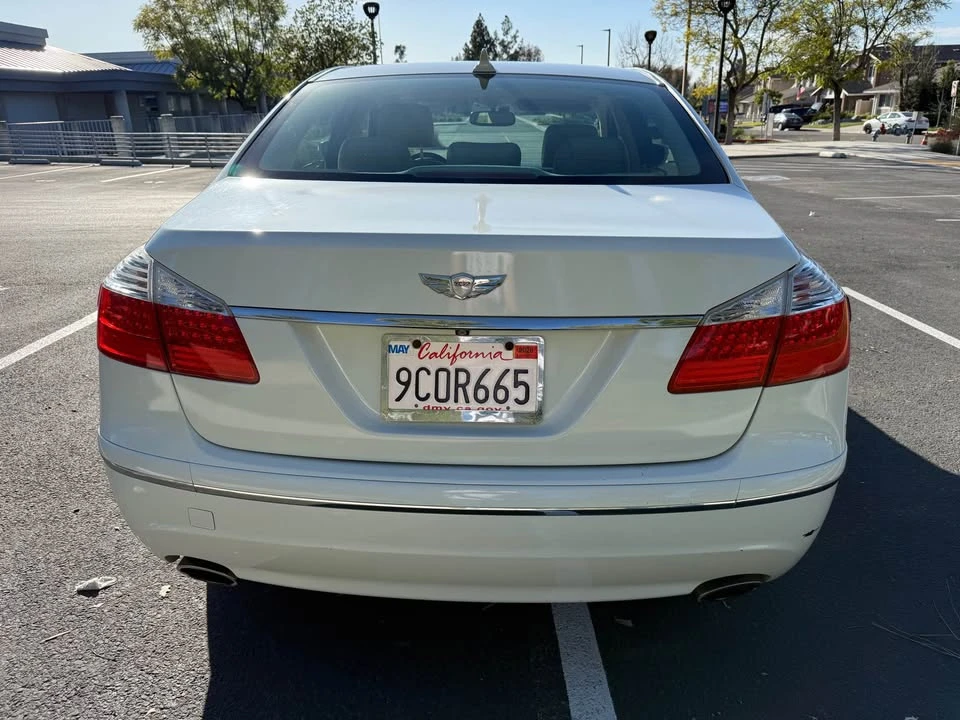 2010 Hyundai Genesis - Image 6 of 19