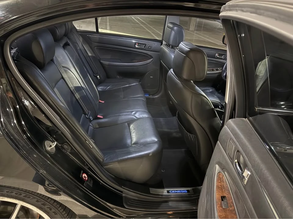 2010 Hyundai Genesis - Image 8 of 13