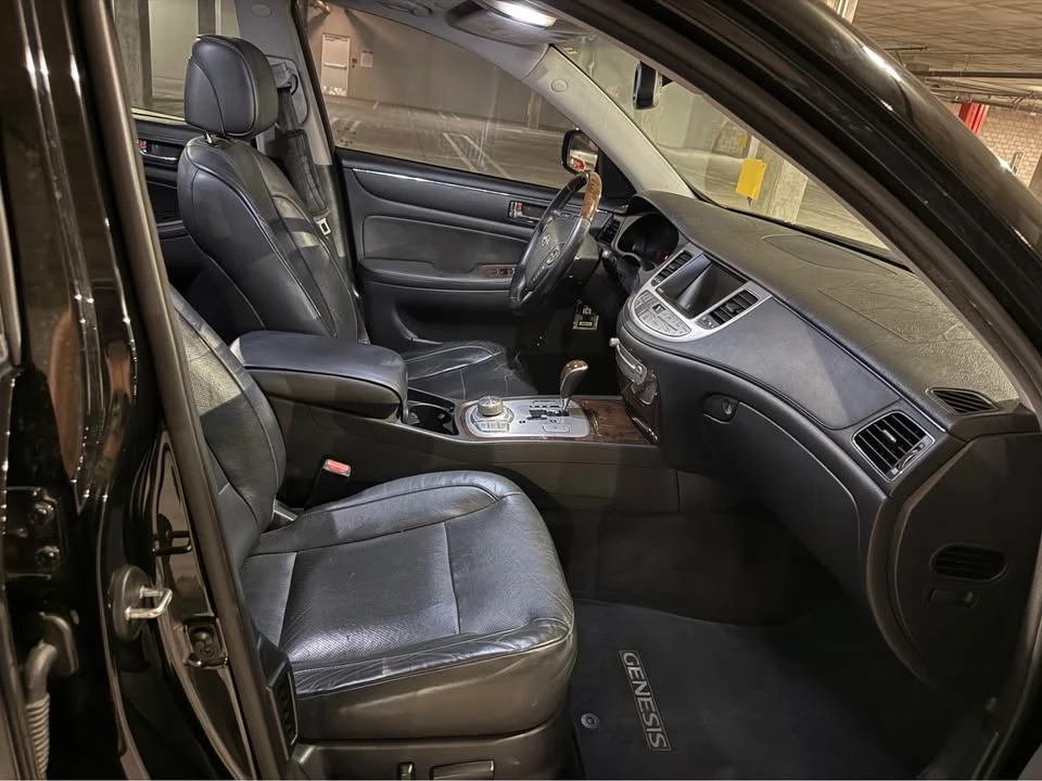 2010 Hyundai Genesis - Image 7 of 13