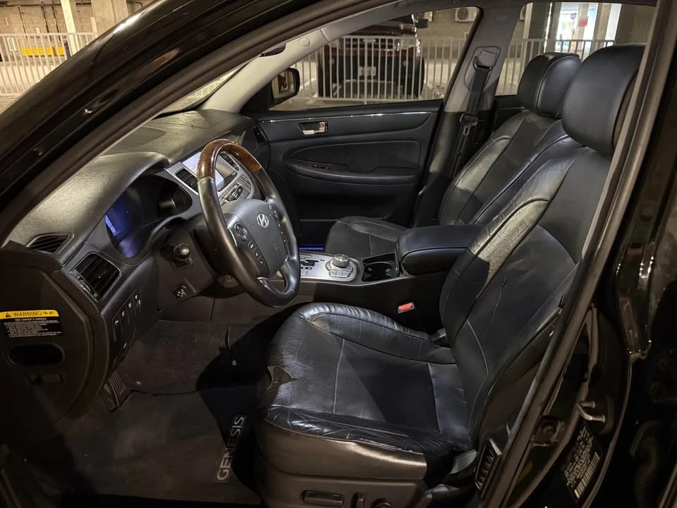 2010 Hyundai Genesis - Image 10 of 13