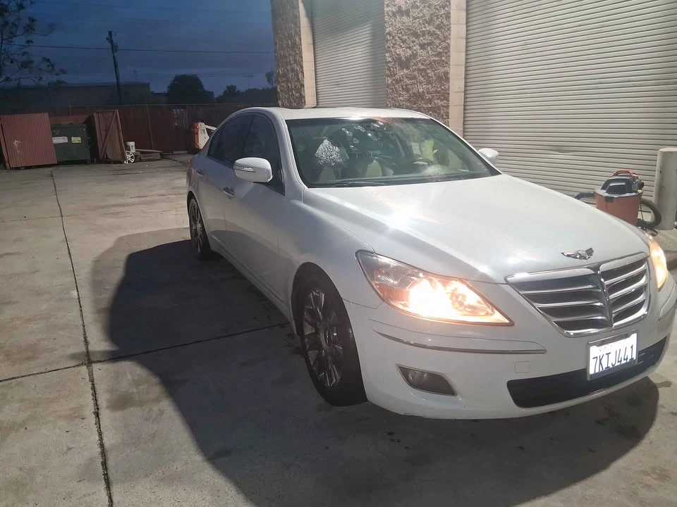 2010 Hyundai Genesis - Image 2 of 6