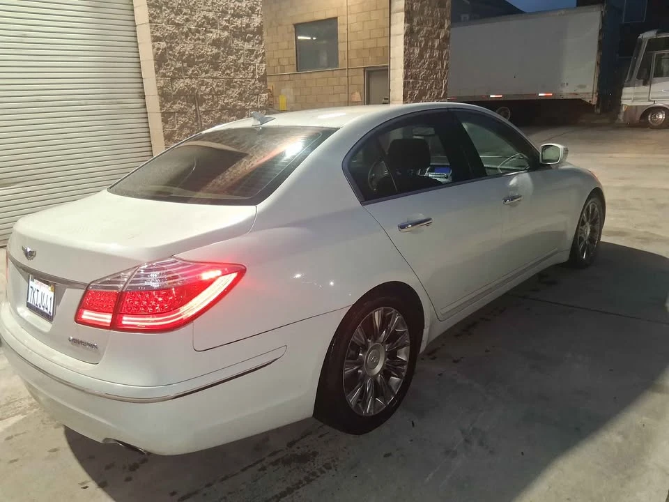 2010 Hyundai Genesis - Image 3 of 6