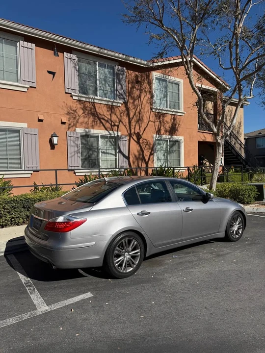 2010 Hyundai Genesis - Image 5 of 12