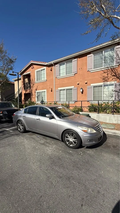 2010 Hyundai Genesis - Image 2 of 12