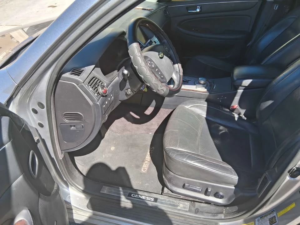 2010 Hyundai Genesis - Image 6 of 10