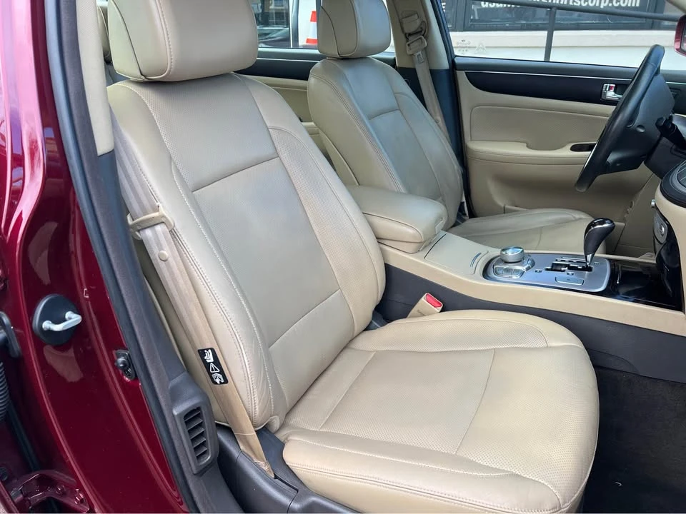 2010 Hyundai Genesis - Image 16 of 20