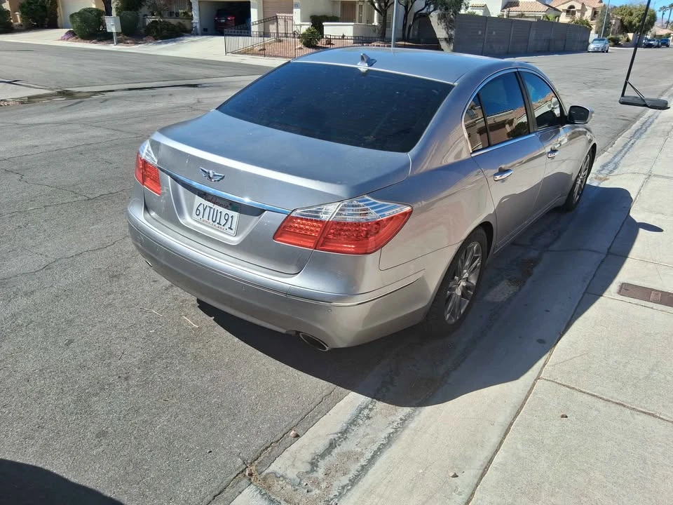 2010 Hyundai Genesis - Image 3 of 10