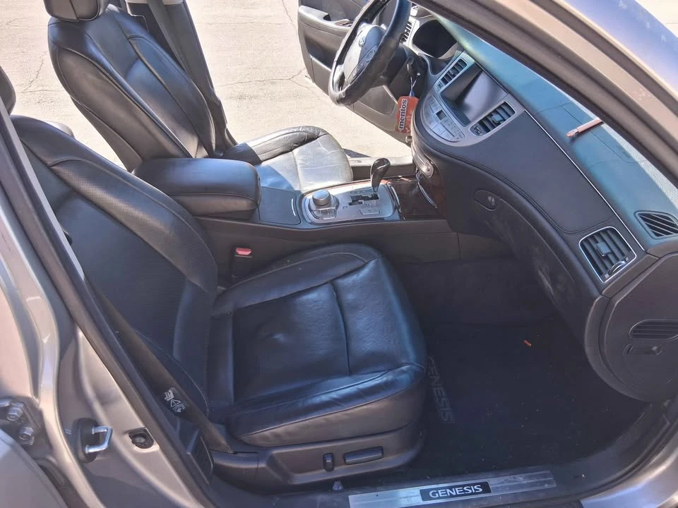 2010 Hyundai Genesis - Image 7 of 10