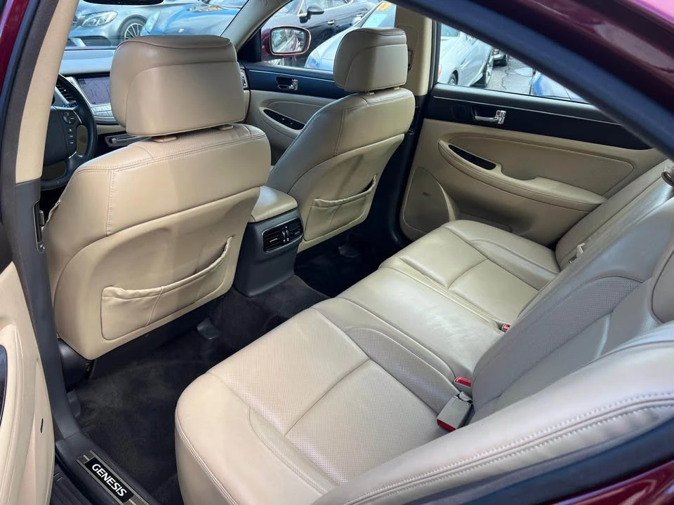 2010 Hyundai Genesis - Image 11 of 20