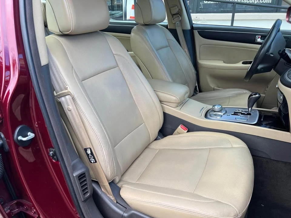 2010 Hyundai Genesis - Image 7 of 20