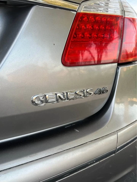 2010 Hyundai Genesis - Image 6 of 9