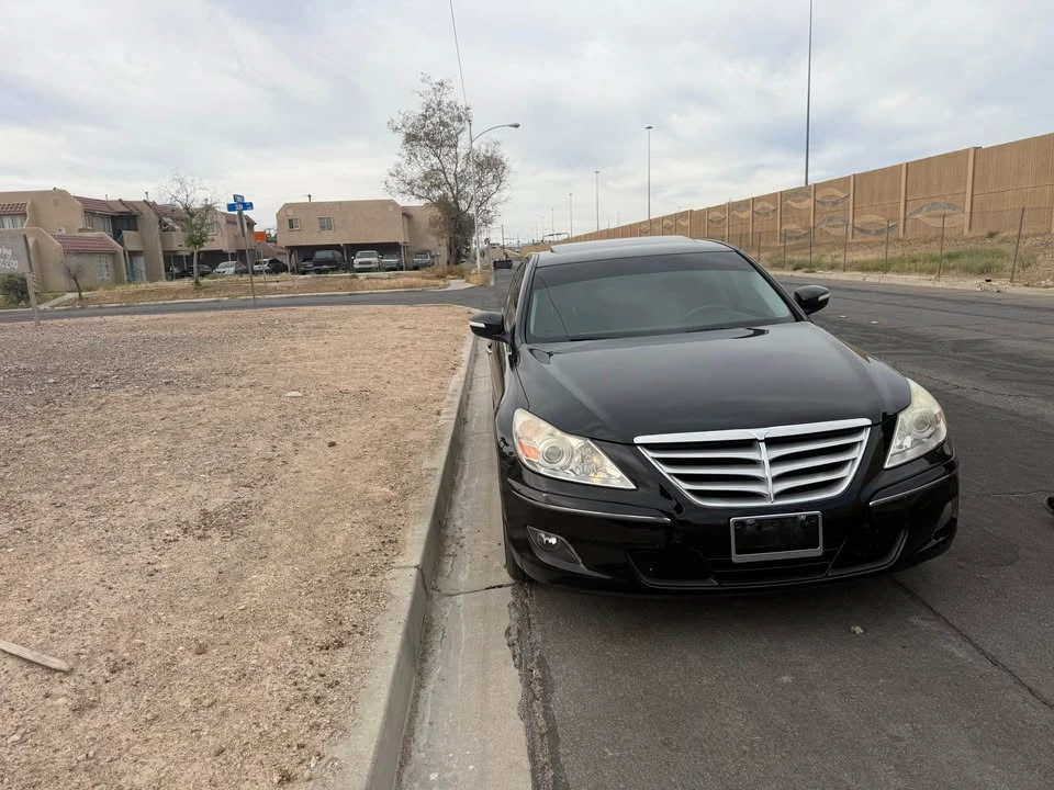 2010 Hyundai Genesis - Image 4 of 11
