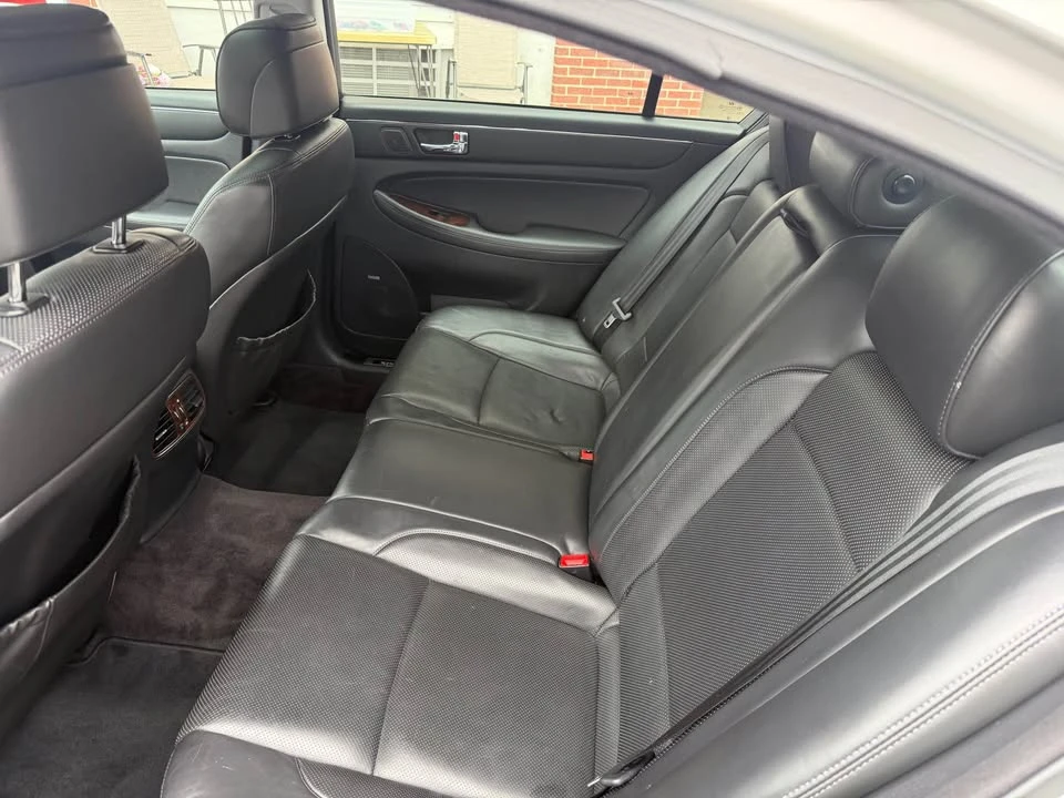 2010 Hyundai Genesis - Image 10 of 17