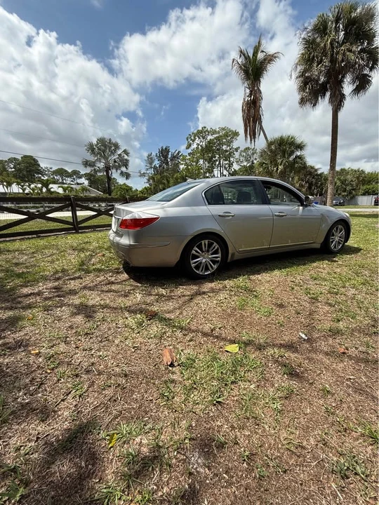 2010 Hyundai Genesis - Image 3 of 5