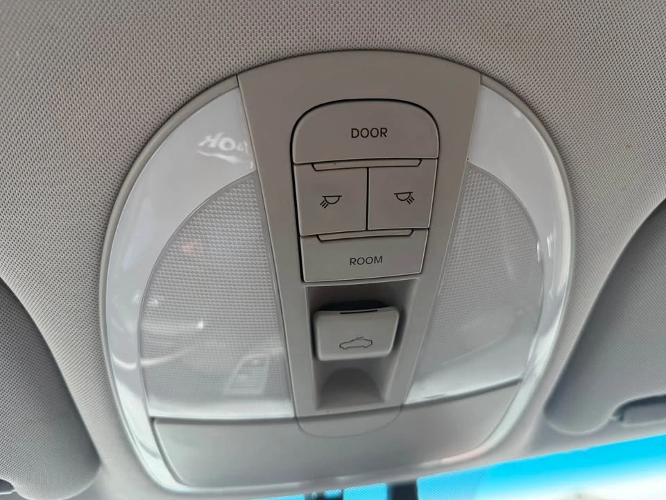 2010 Hyundai Genesis - Image 16 of 17