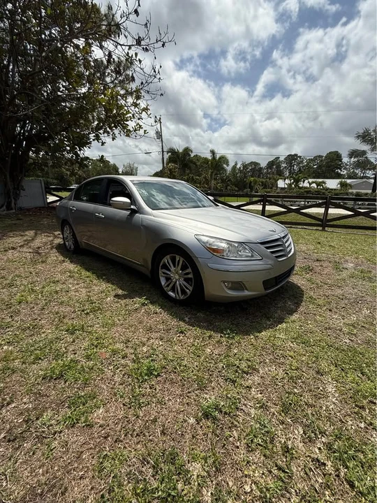 2010 Hyundai Genesis - Image 2 of 5