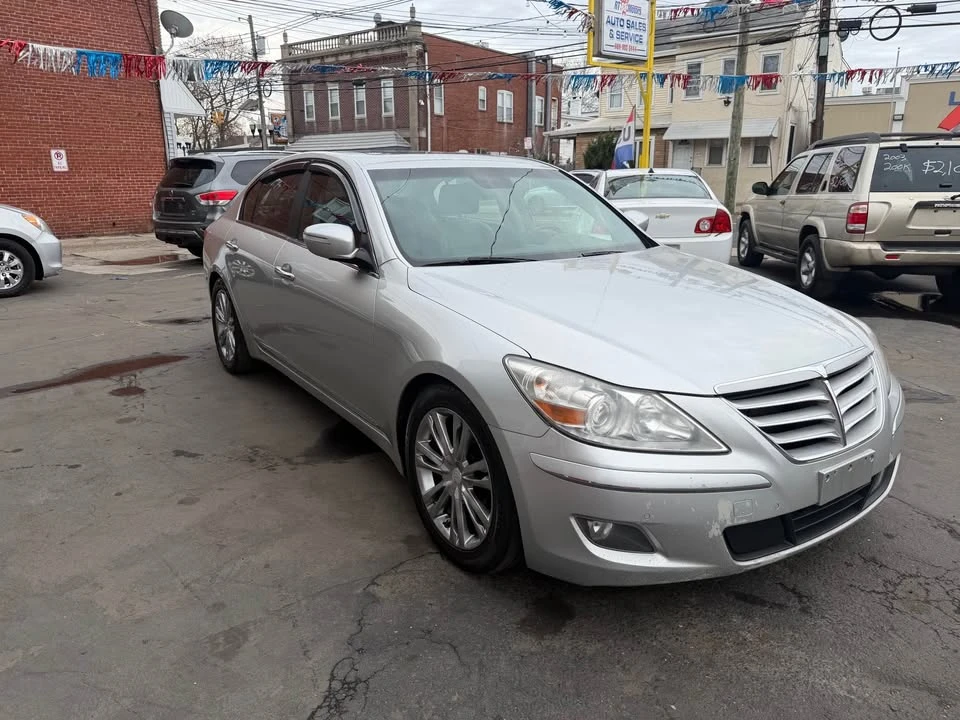 2010 Hyundai Genesis - Image 5 of 17