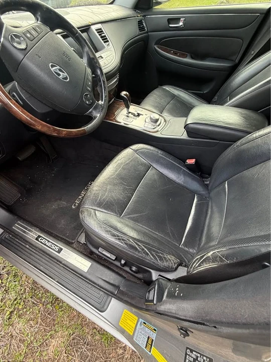 2010 Hyundai Genesis - Image 4 of 5