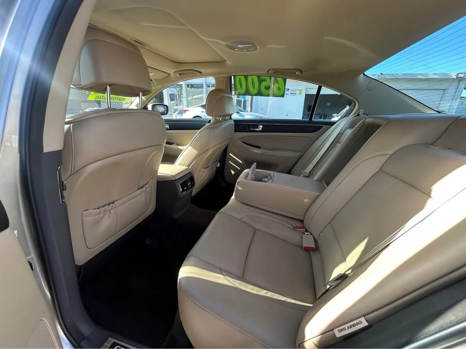 2010 Hyundai Genesis - Image 10 of 11