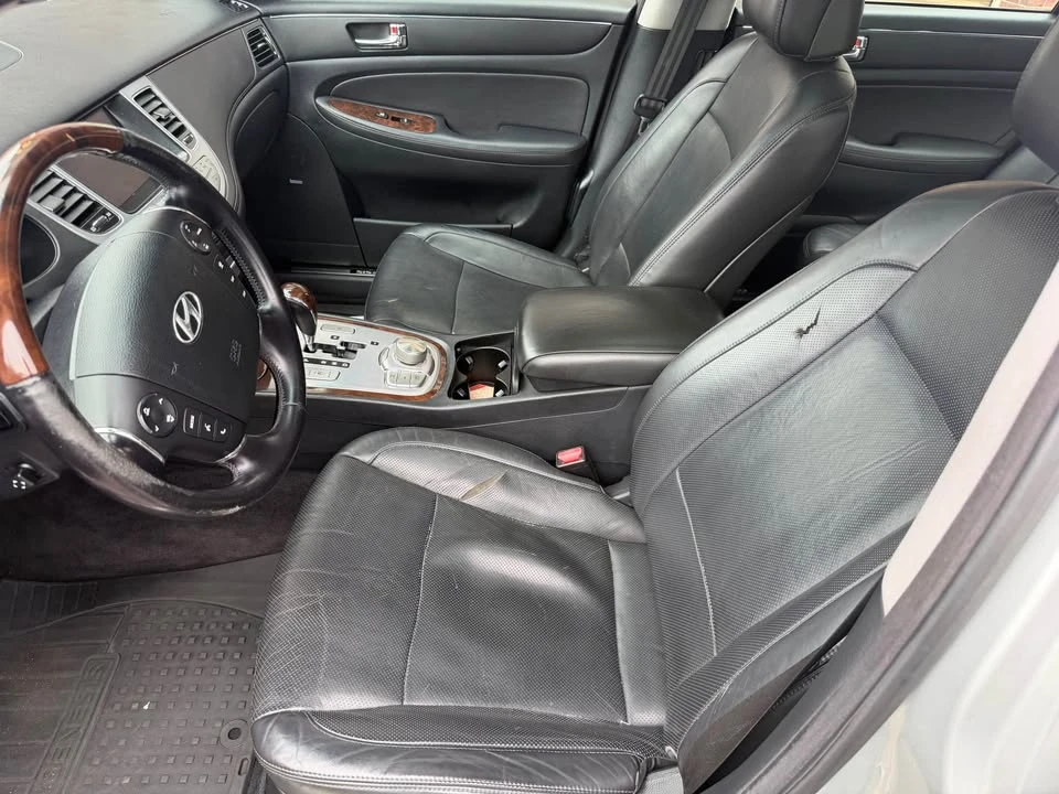 2010 Hyundai Genesis - Image 7 of 17