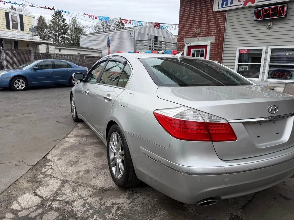 2010 Hyundai Genesis - Image 2 of 17