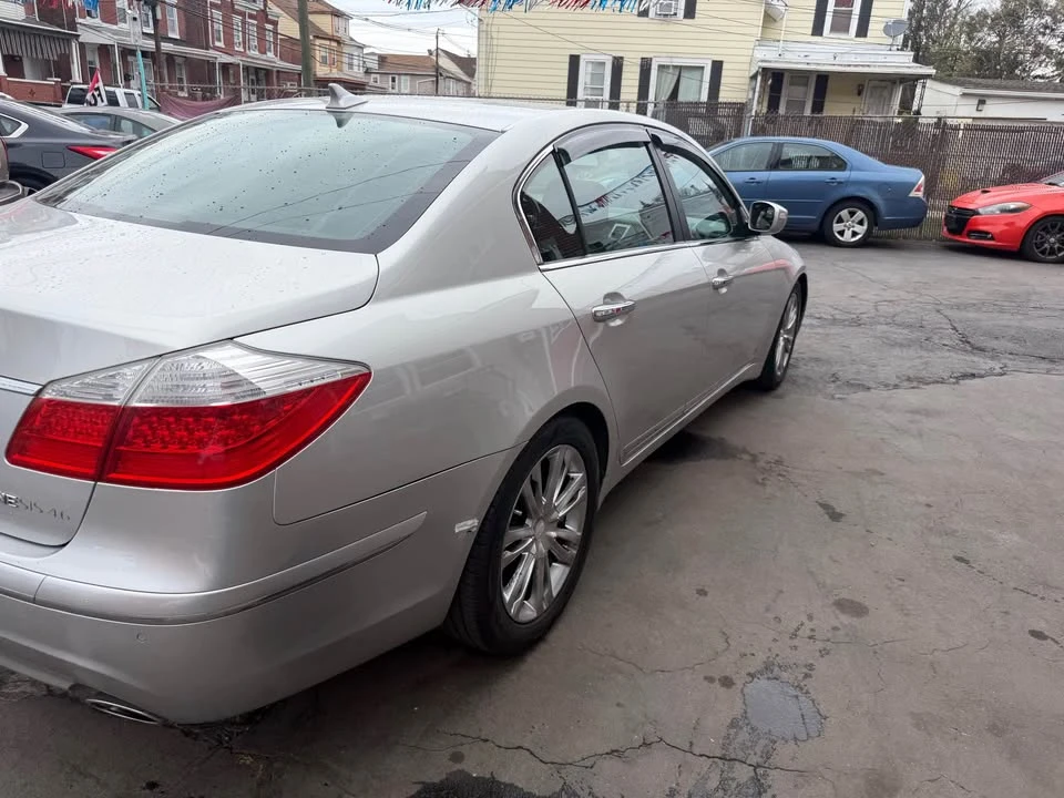 2010 Hyundai Genesis - Image 4 of 17
