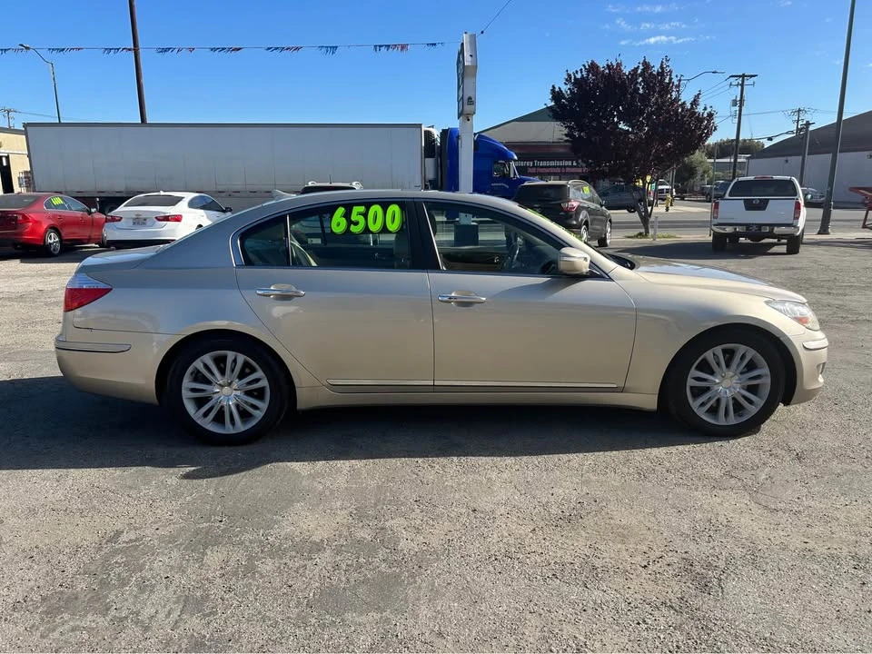 2010 Hyundai Genesis - Image 6 of 11