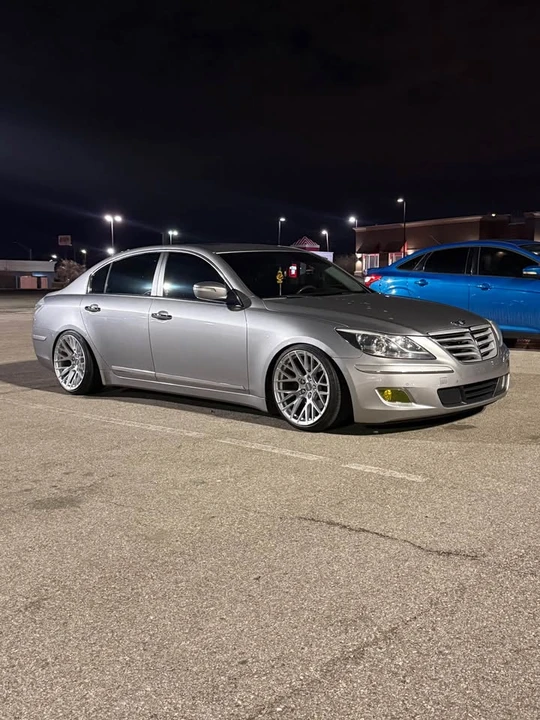 2010 Hyundai Genesis - Image 2 of 6