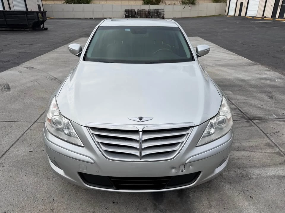 2010 Hyundai Genesis - Image 6 of 15