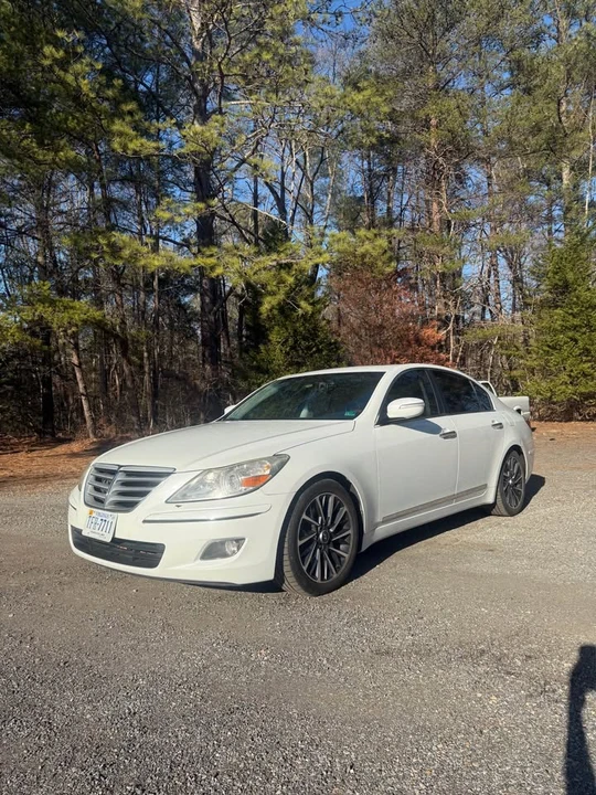 2010 Hyundai Genesis - Image 2 of 12