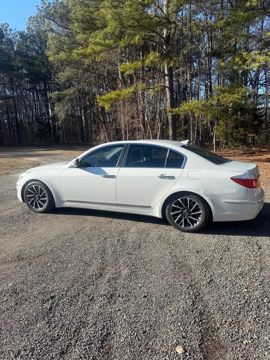 2010 Hyundai Genesis - Image 4 of 12