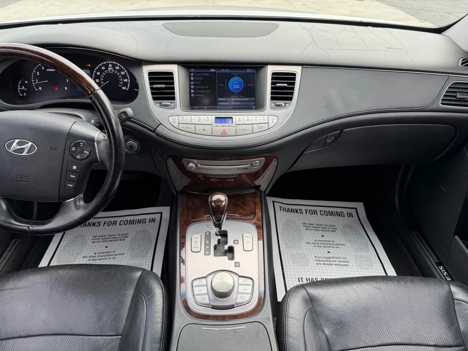 2010 Hyundai Genesis - Image 10 of 15