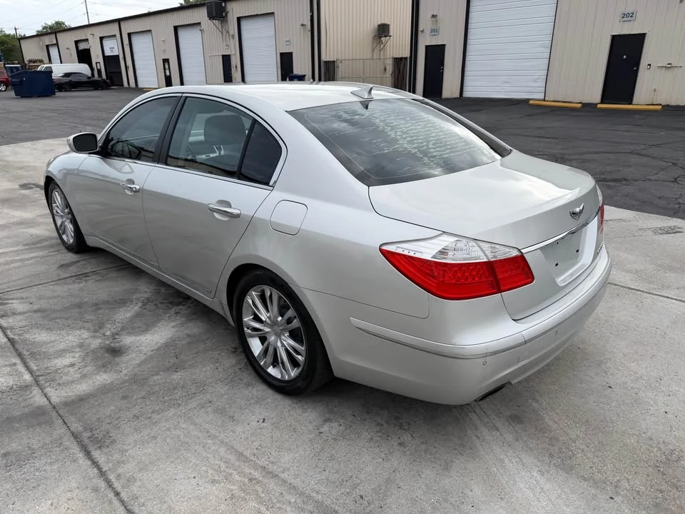 2010 Hyundai Genesis - Image 4 of 15
