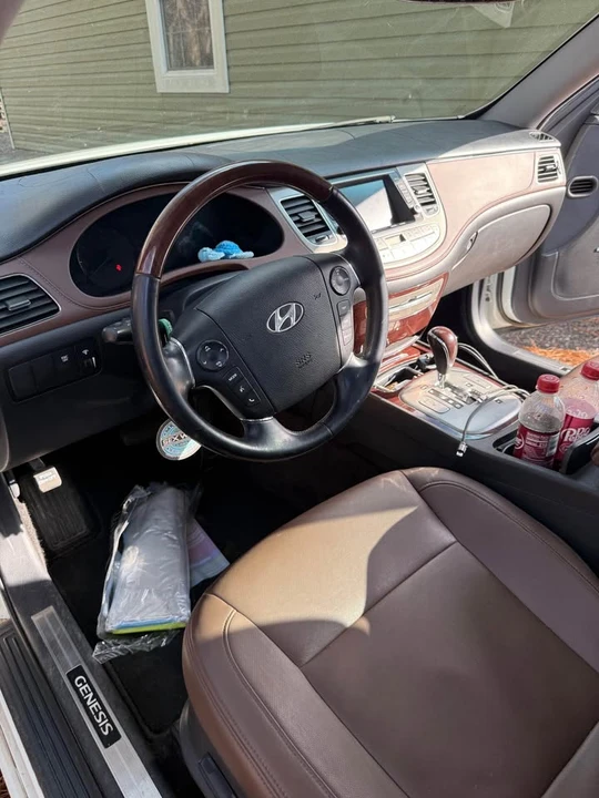 2010 Hyundai Genesis - Image 6 of 12