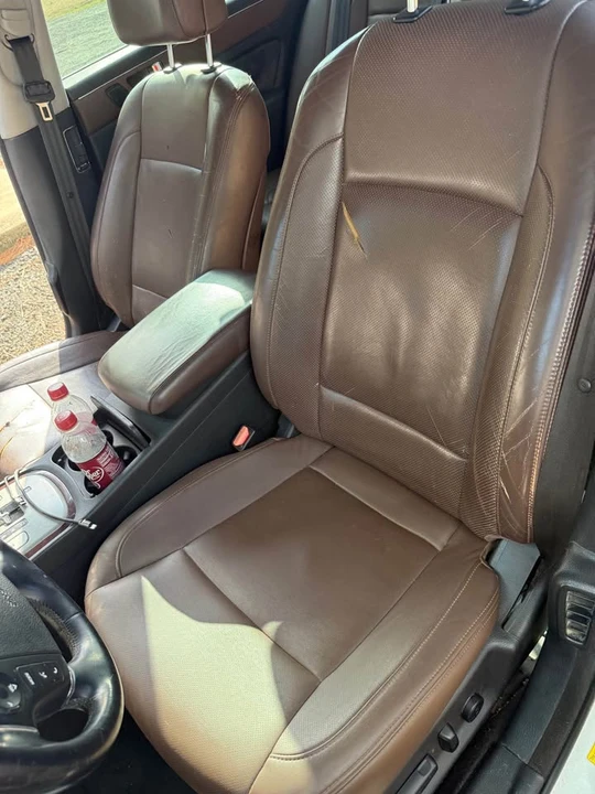 2010 Hyundai Genesis - Image 7 of 12