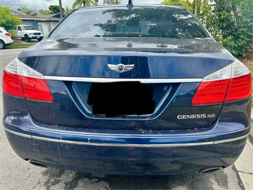 2010 Hyundai Genesis - Image 3 of 4