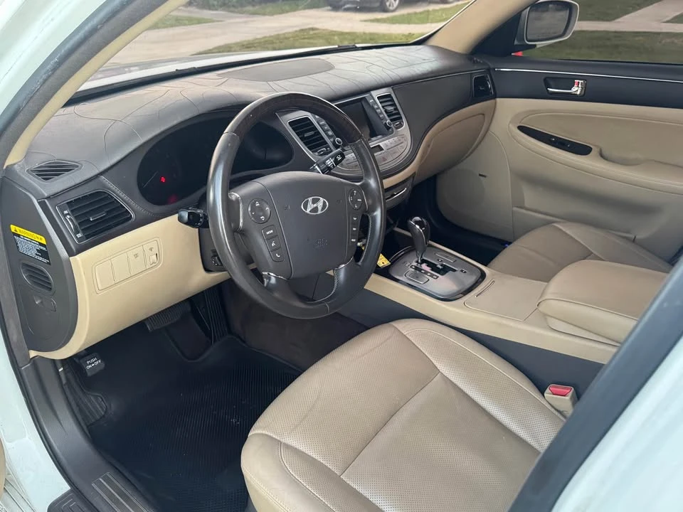2010 Hyundai Genesis - Image 9 of 13