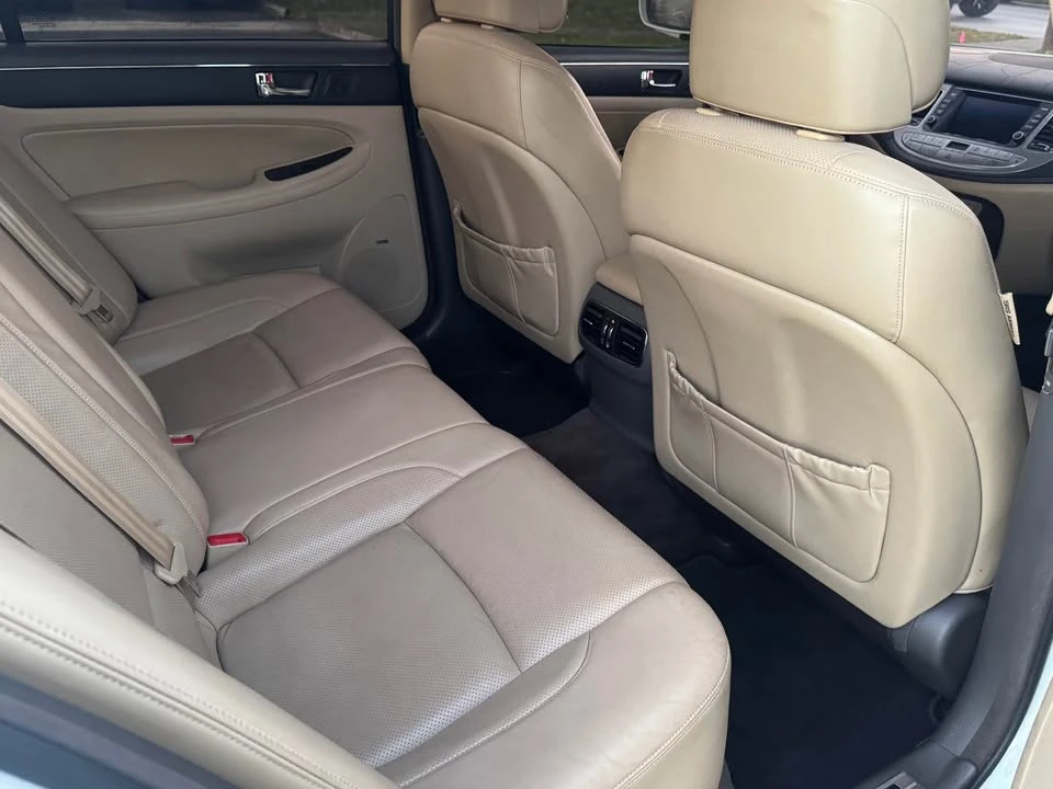 2010 Hyundai Genesis - Image 11 of 13