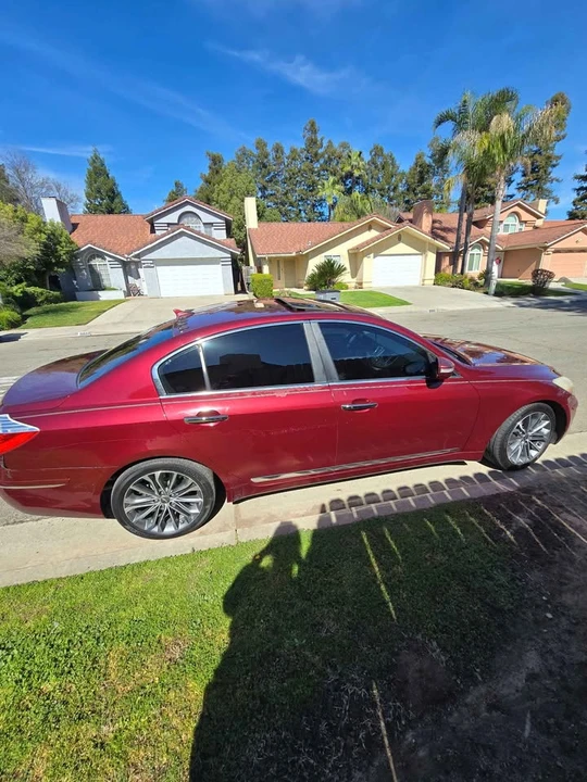 2010 Hyundai Genesis - Image 2 of 4