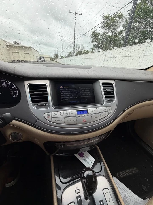 2010 Hyundai Genesis - Image 7 of 13
