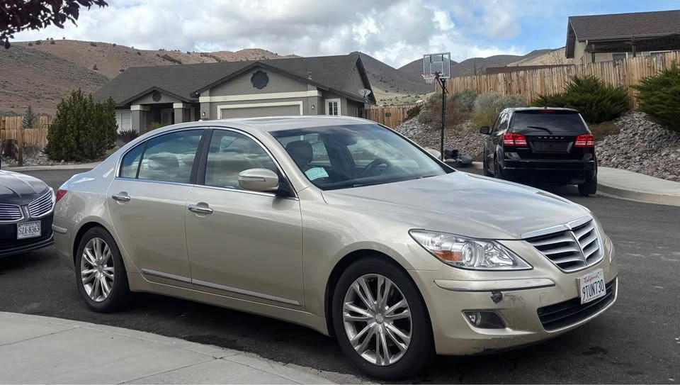 2010 Hyundai Genesis - Image 2 of 6