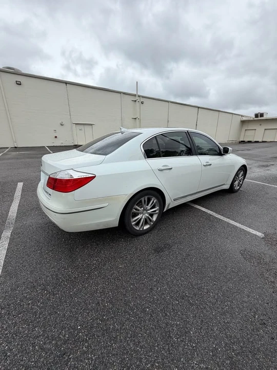 2010 Hyundai Genesis - Image 11 of 13