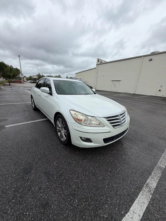 2010 Hyundai Genesis - Image 10 of 13