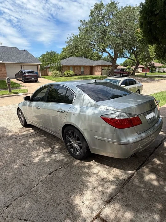 2010 Hyundai Genesis - Image 2 of 6