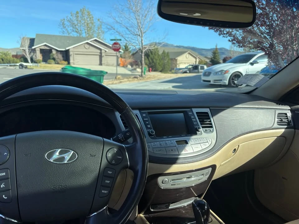 2010 Hyundai Genesis - Image 5 of 6