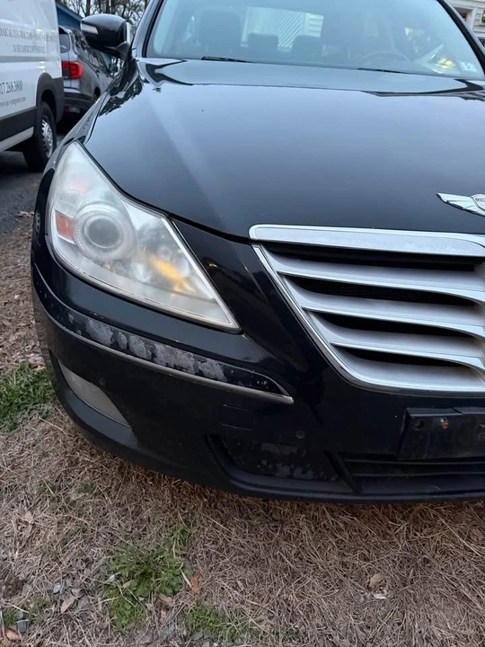 2010 Hyundai Genesis - Image 10 of 11