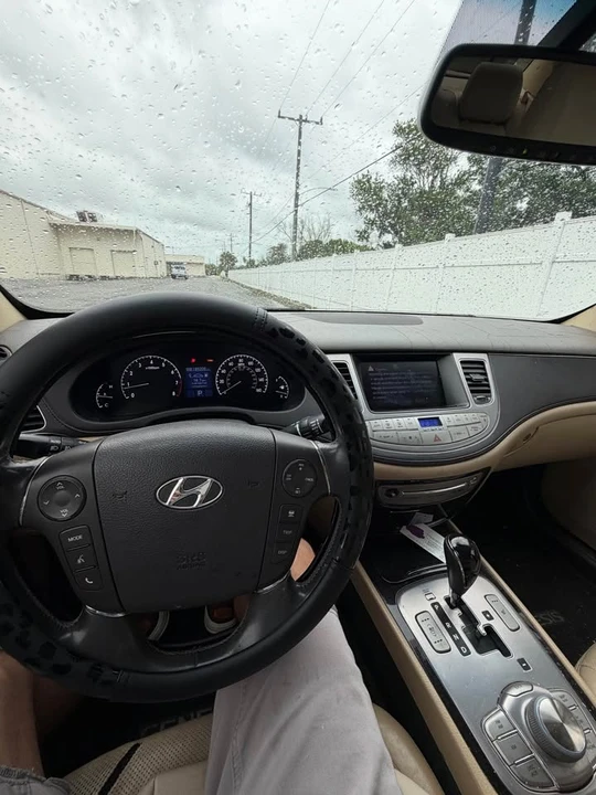 2010 Hyundai Genesis - Image 2 of 13