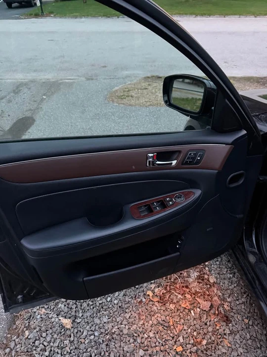 2010 Hyundai Genesis - Image 11 of 11