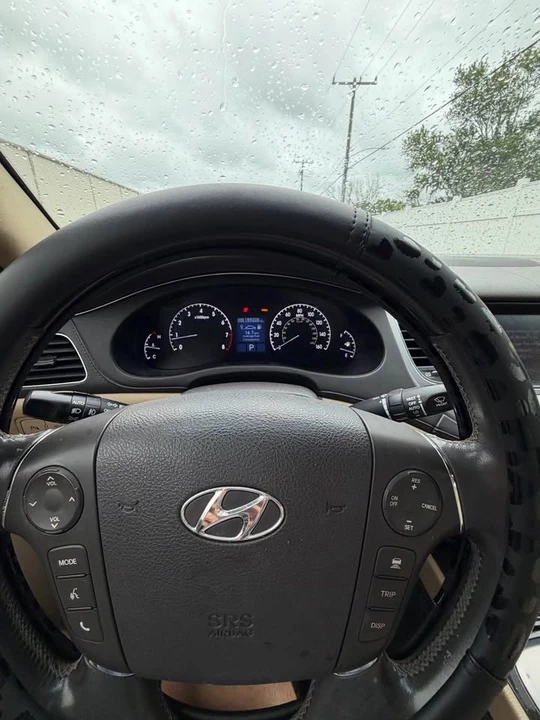 2010 Hyundai Genesis - Image 8 of 13