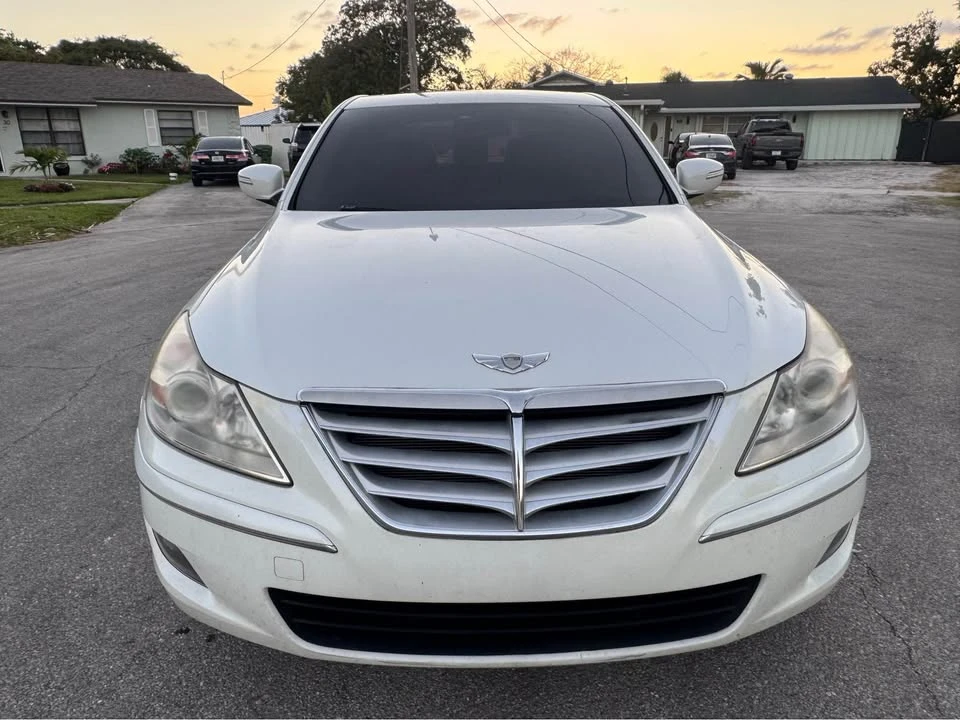 2010 Hyundai Genesis - Image 8 of 12